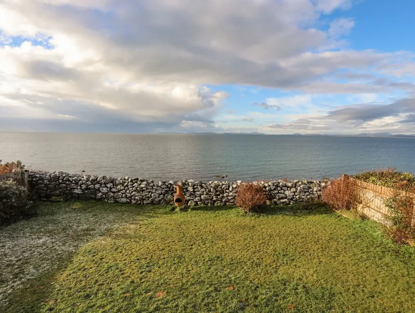 BRAMBLE BANK, pet friendly, country holiday cottage in Harlech - Image 1