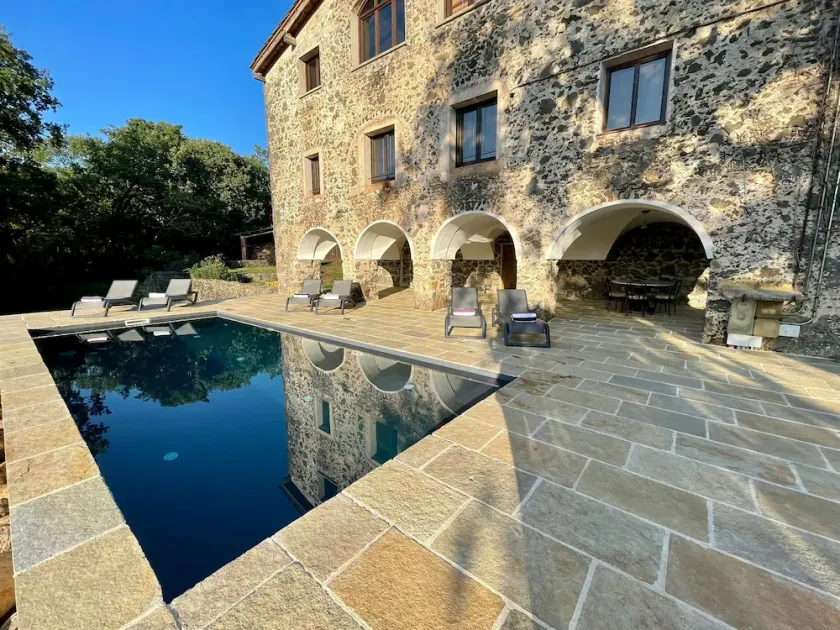 Spacious Country House for 8 near Olot Remote Work & Nature Escape - Image 1
