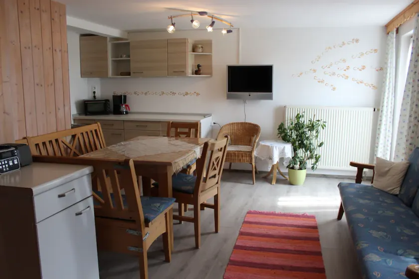 Apartment mountain view - Image 1
