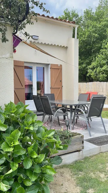Looking for a charming, practical duplex just 3 minutes from the beach.  - Image 1