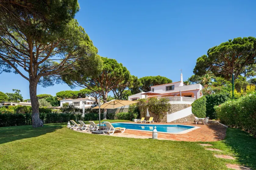 Villa Vale Do Lobo 626 3 Bedrooms Private Pool Short Walk To The Praca - Image 1