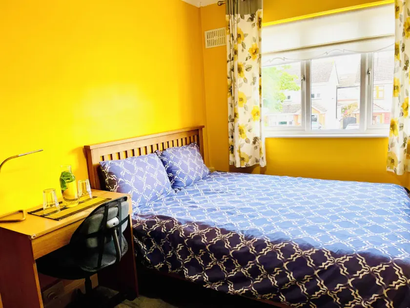 CHAMBRE PRIVÉE 2 avec lit king size à Kilnamanagh Dublin 24 - Image 1