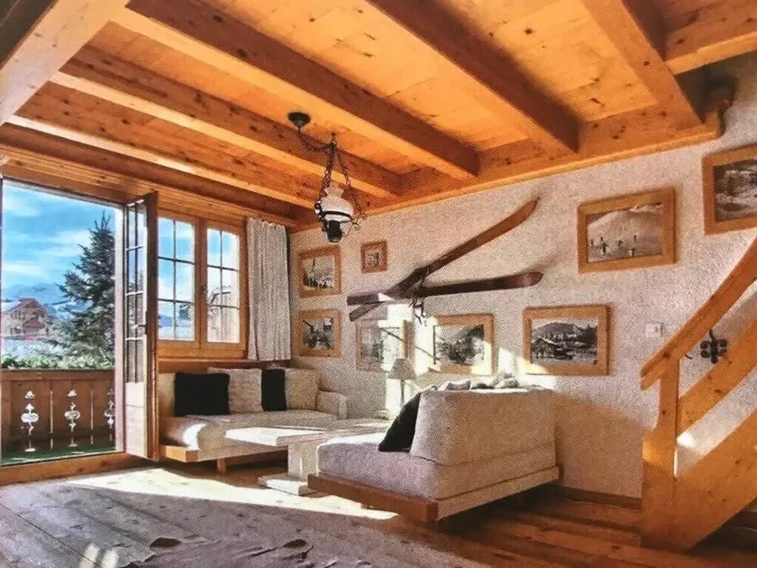 Warm Timbers Flat With Generous Living Area - Image 1