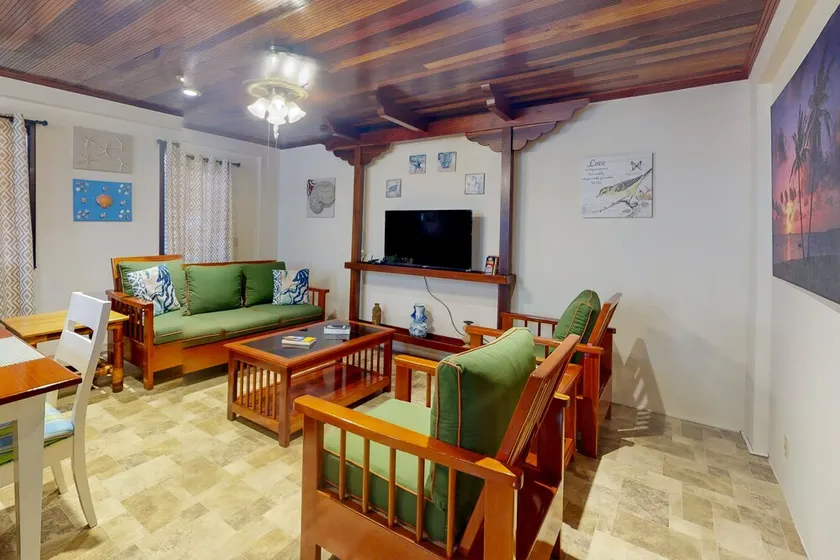 Air-conditioned suite with WiFi and a shared pool/terrace - walk to the beach - Image 1