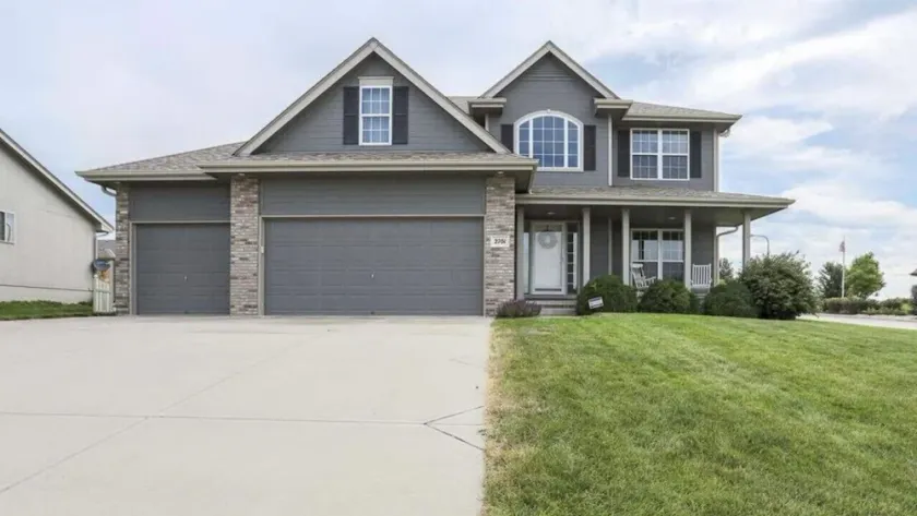 CLEAN Updated & Spacious Family Home! - Image 1