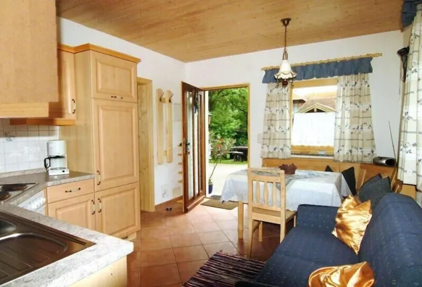Ferienwohnung Nr. 5, 30 qm, Schlafzimmer, Wohnzimmer mit Küchenzeile, 1 Zustellbett, Terrasse, 4 Sterne, max. 3 Personen - Image 1