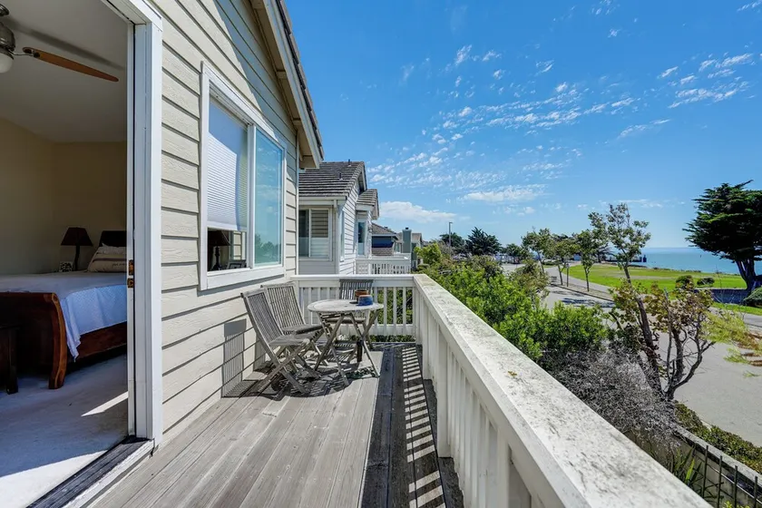 1 Block to Bay: Pet-Friendly Retreat in Alameda! - Image 1