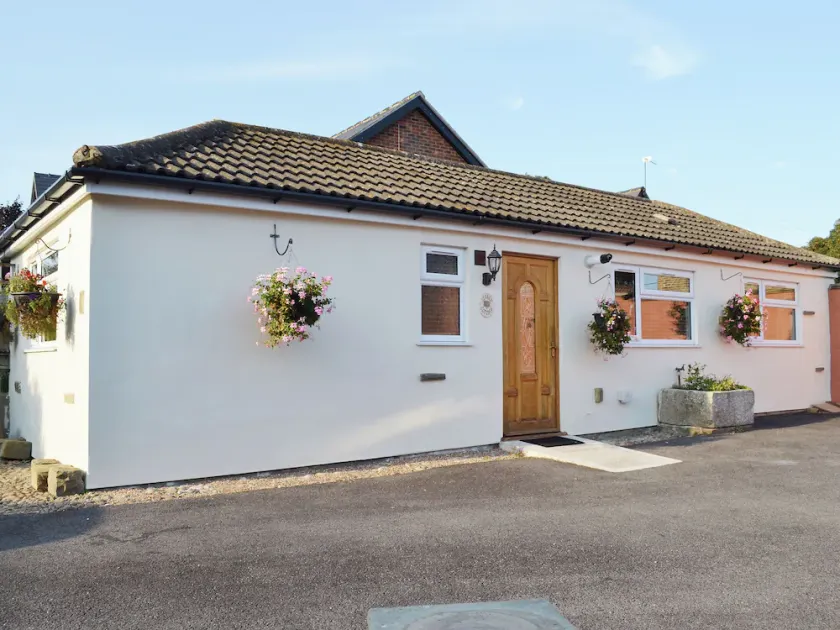 Explore North Yorkshire from this cosy, dog-friendly former stable near Thirsk. - Image 1