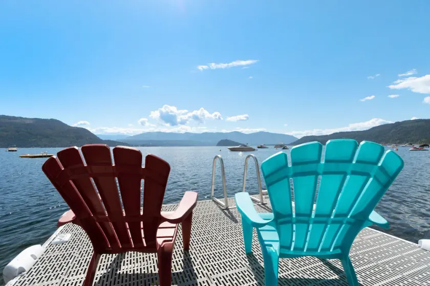 Full Lake Front Cabin on the Shuswap!! Sleeps 13 - Image 1