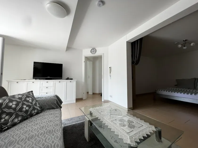 Chic apartment opposite Helios clinics / 5 min walk to Krefeld University of Applied Sciences - Image 1