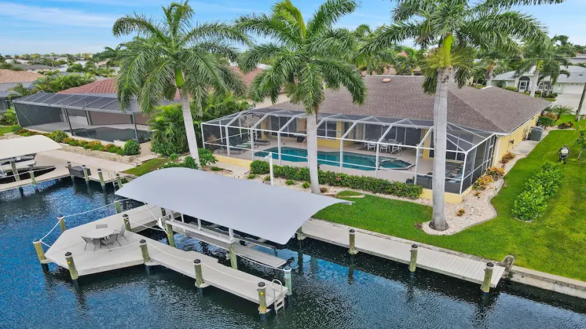 Seascape – South-Facing Pool Spa 4 Bedrooms - Image 1