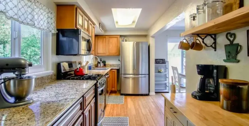 Single Family Home Vacant for move in Month to Month - Image 1