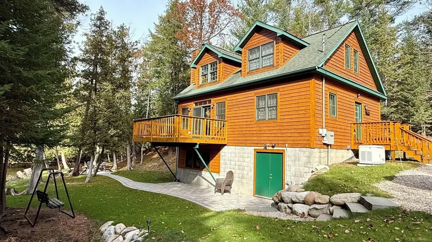 Sturgeon Riverfront Cedar Cabin - Image 1