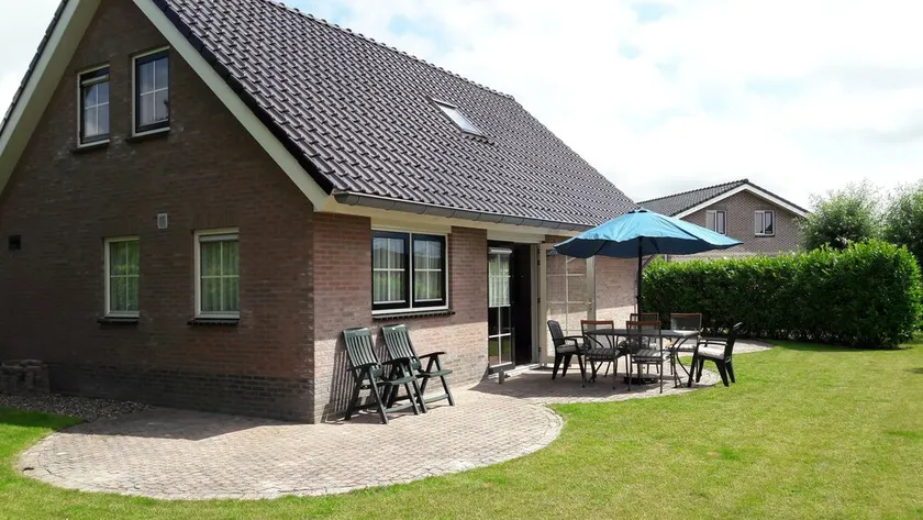 Holiday Home Friesland near the Wadden Sea with Wifi and 3 Bedrooms - Image 1