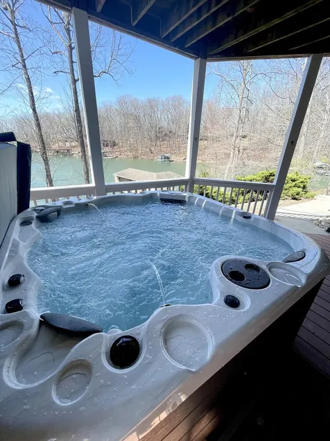 Fun for Family & Friends ! Lakefront with Private Dock, near Bridgewater Plaza ! - Image 1