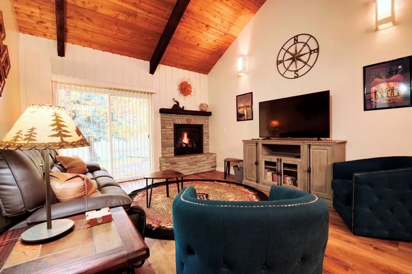 Clean Sandpoint condo 10 min from Schweitzer base in quiet lakefront community - Image 1