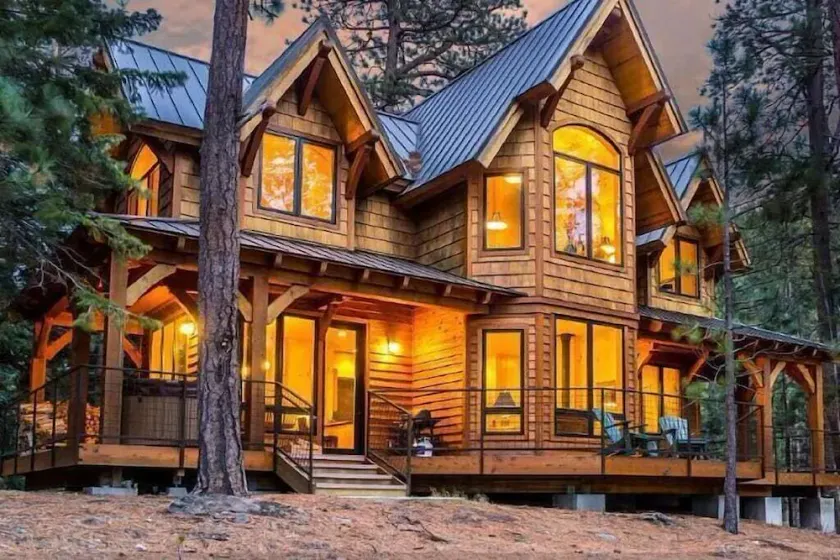 Romantic Luxury on Private Lake w/Hot Tub & Amazing Views - Image 1