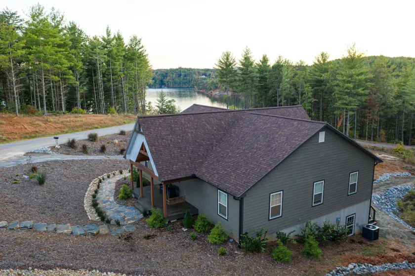 Lake James Waterfront mit Dock, Pool, Kajaks und Paddle Boards! - Image 1