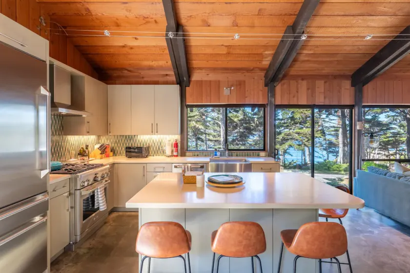 Mid Century Modern Pebble Beach Gem med havudsigt i nærheden af golf - Image 1