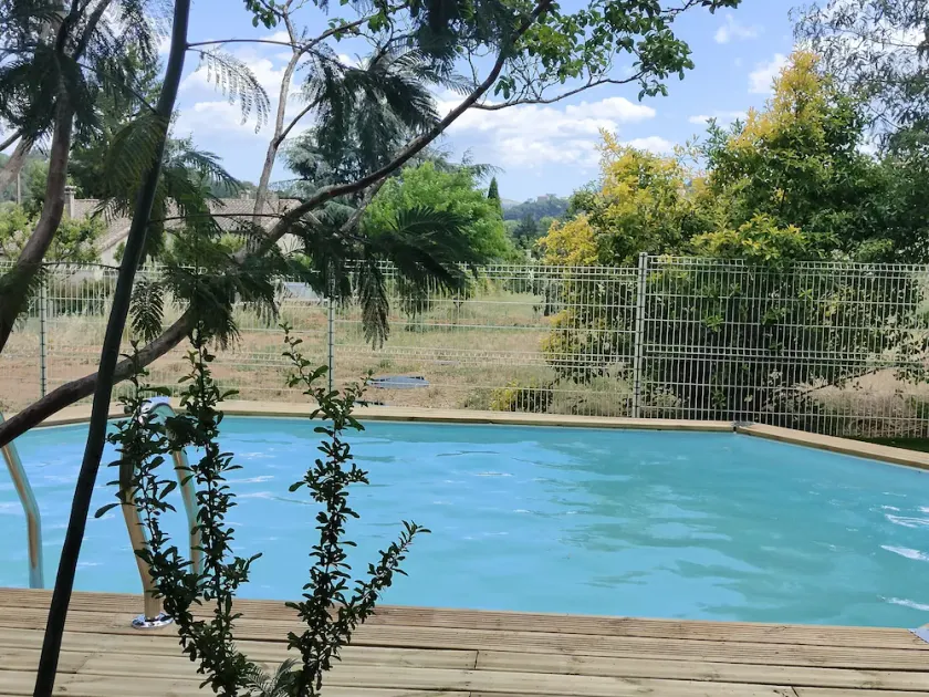 Renovated villa with a heated pool and a pétanque court. Perfect location! - Image 1