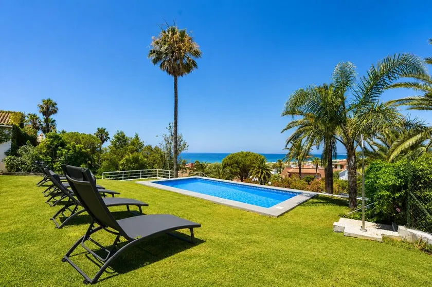 Great villa with pool and sea views, for 8 people. FREE WIFI - Image 1