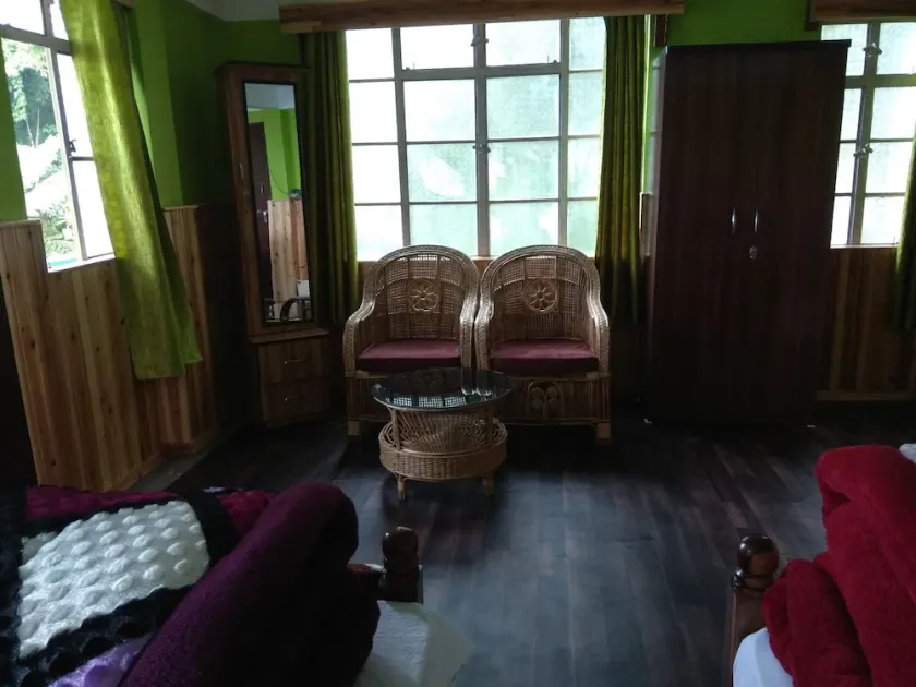 Maison avec chambre chez l'habitant. pépinière de fleurs de renommée mondiale et jungle de pins - Image 1