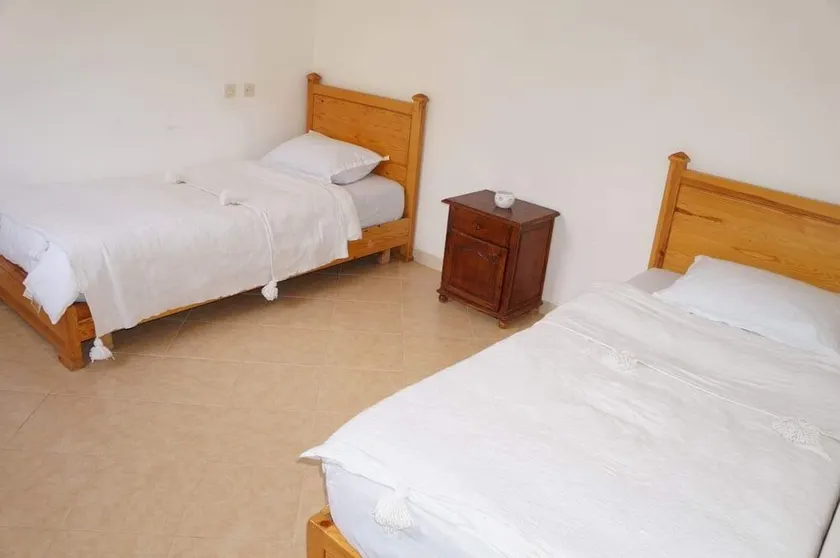 Calm hostel with ocean view - Image 1