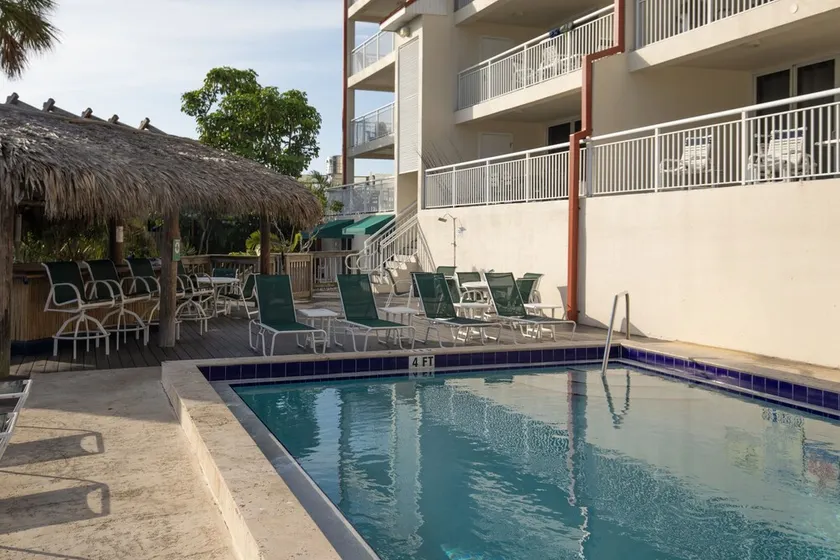 Florida - Spacious Updated Waterfront Condo 2x2 Pool Dock - Image 1
