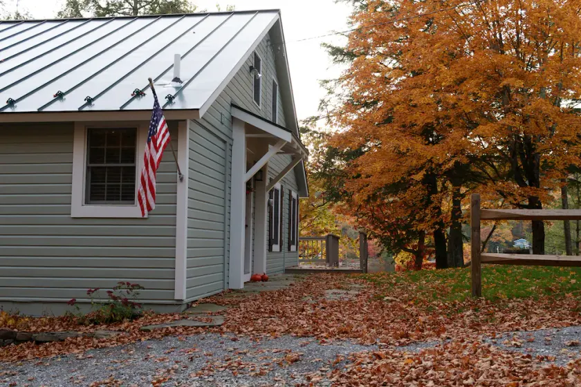 North Bay Sunsets and Lakeside Living Await! - Image 1