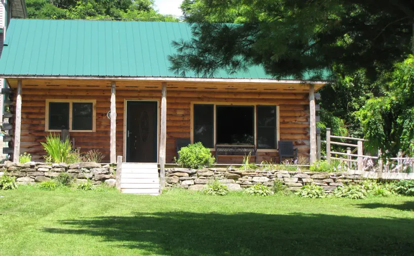 Beautiful Waterfront Getaway - Image 1