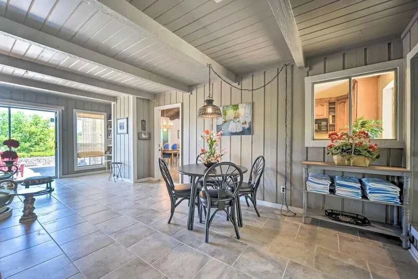 Snowbird-Friendly House with Game Room, Full Kitchen, Balcony & W/D - Image 1