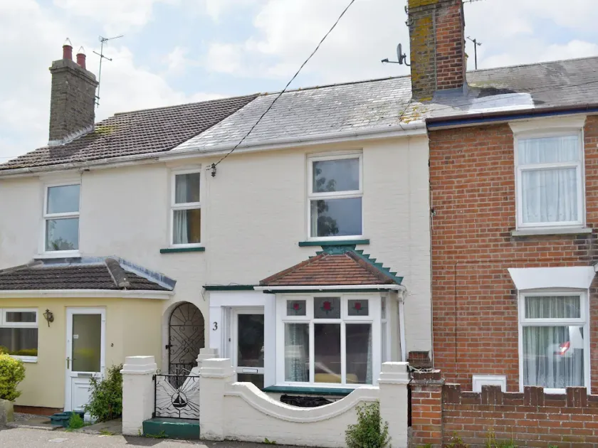 3 bedroom accommodation in Brightlingsea - Image 1
