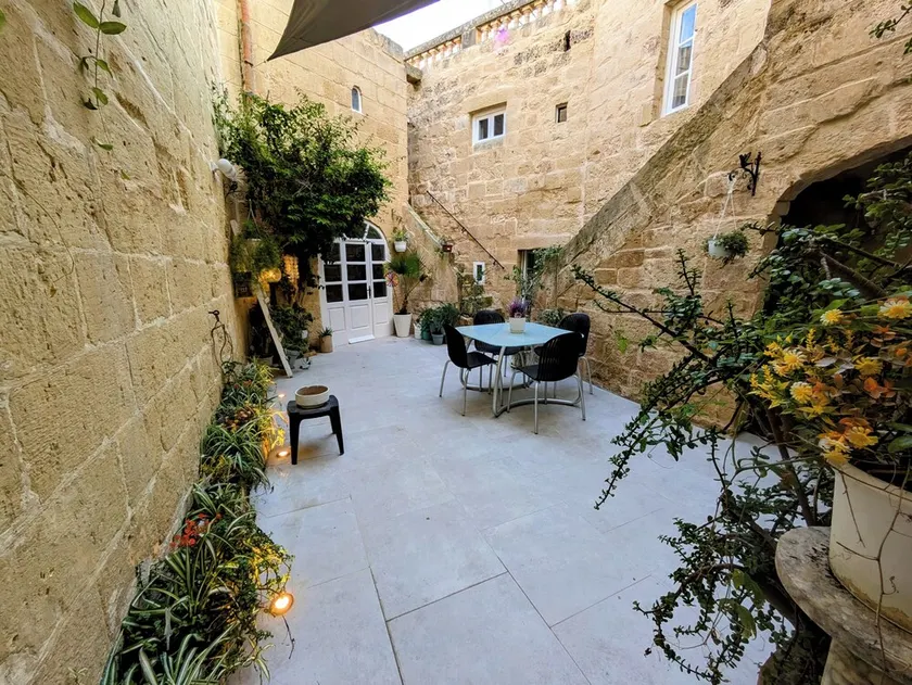 Tranquil and Unique traditional House of Character with bbq and garage - Image 1