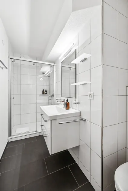 Modern 2 Bdr-flat top Location - Image 1