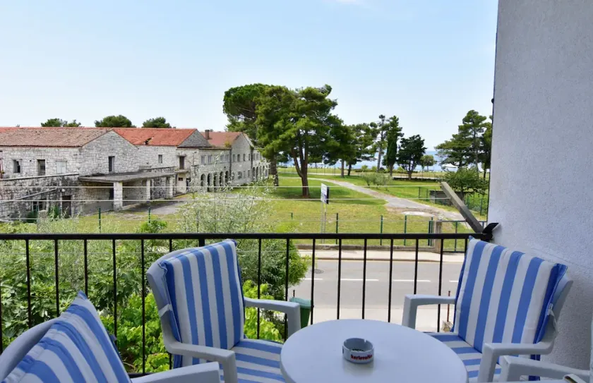 Komfortable Wohnung in Umag, mit 3 Zimmern, Balkon mit Meerblick, Parkplatz - Image 1