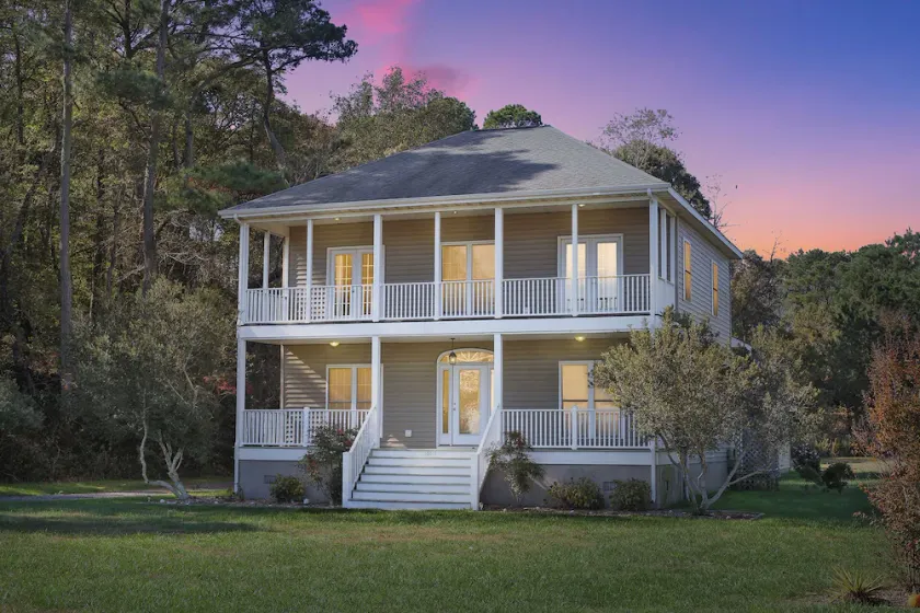 Dieser fabelhafte Küstencharmer mit 4 Schlafzimmern ist nur wenige Minuten von Chincoteague Island, Heimat der Wildnis P, entfernt - Image 1