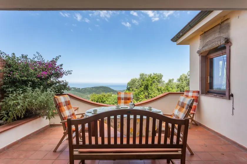 Our sea view house offers space on 400 square meters for 2-10 people - Image 1