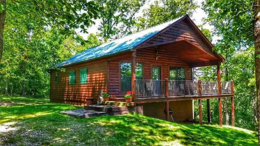 Foxcroft Buffalo River Log Cabin: Cozy & Secluded w Mountain View 3 min to BNR - Image 1