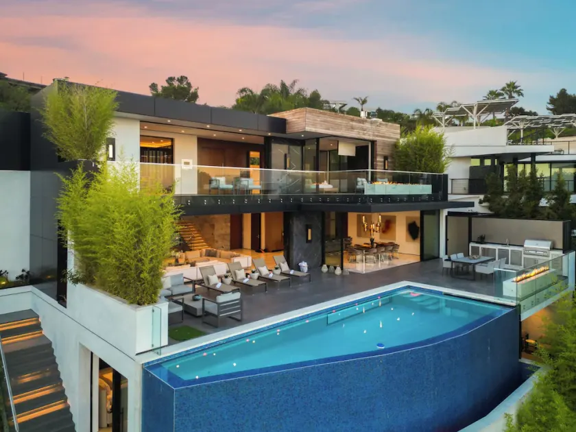 Sierra Mar -Modern Luxury Paradise in Hollywood Hills - Image 1