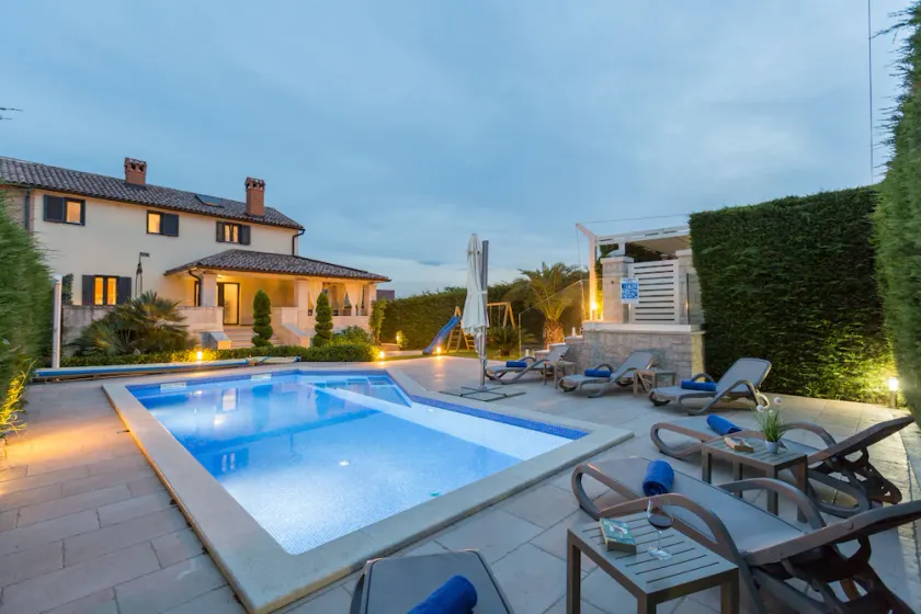 6 persons, pool, sauna, jacuzzi, children's playground, barbecue - Image 1