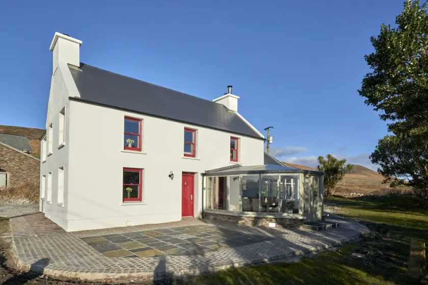 Teach Geal - 4 bedroom house - Image 1