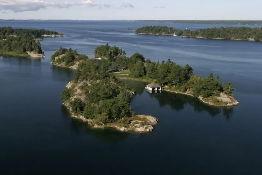 HGTV FEATURE île privée de 8 acres, court de tennis, hangar à bateaux, kayaks, - Image 1