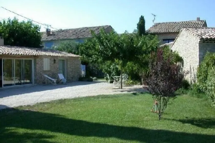 Mazet provenzale con piscina, servizio di qualità - Image 1