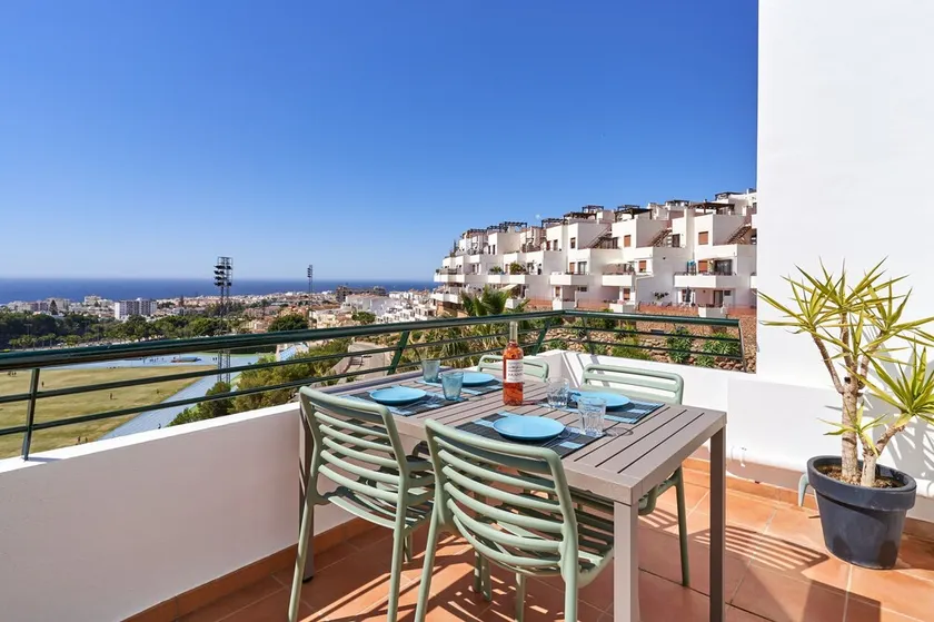 2-bedroom apartment with seaview - Image 1
