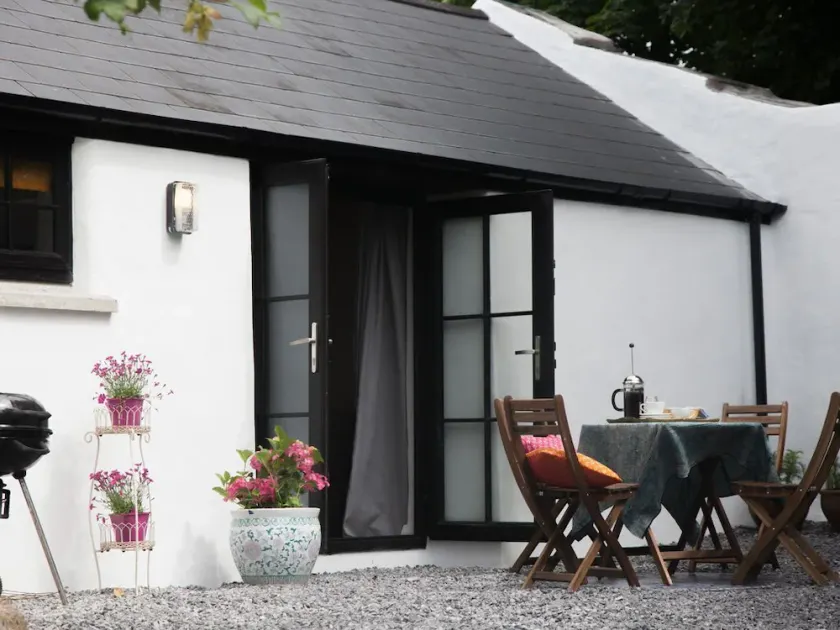 THE STABLES, self catering cottage - Image 1