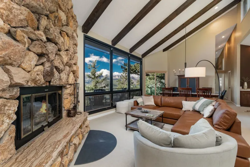 The Cedars Luxury Home At Windcliff Home - Image 1