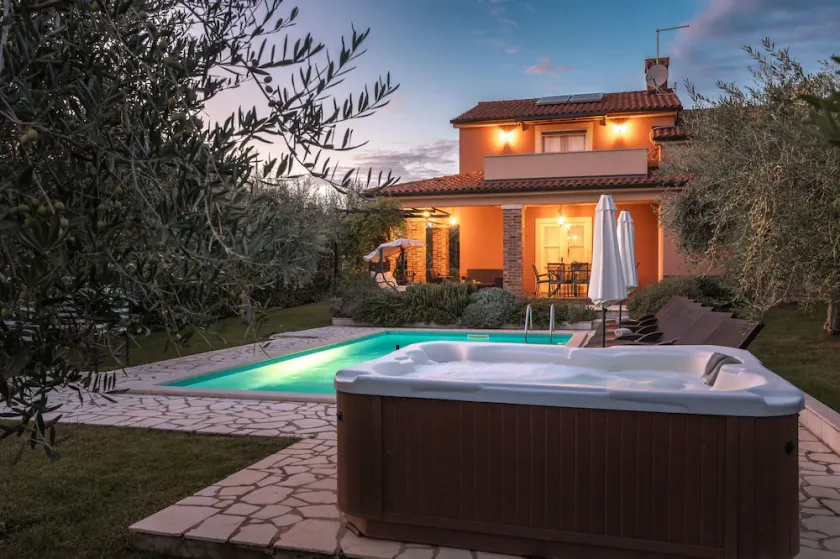 Villa for 8 people, pool, jacuzzi, panoramic sea view, large garden - Image 1