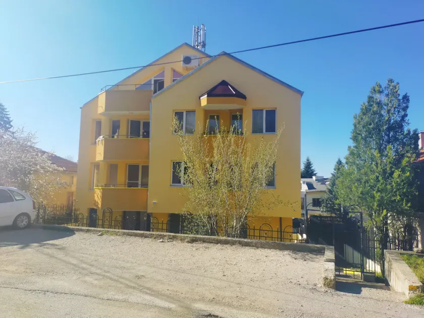 Lovely apartment in a leafy Sofia suburb with excellent transport to the Centre. - Image 1