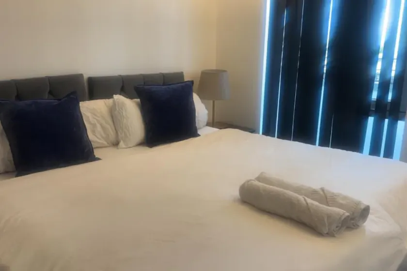 London 1 Bed Apartment close to Barking Station - Image 1
