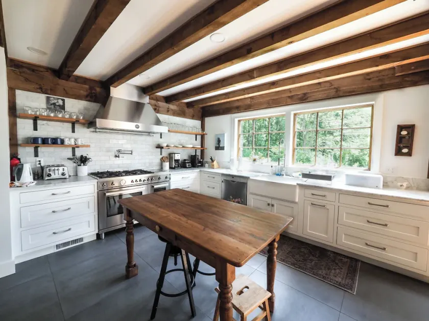 Charming 6 Bdrm Countryside Stay - Image 1